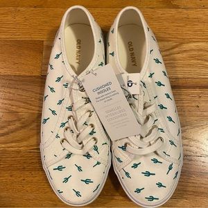 Old Navy Cactus Print Skippers Size 8